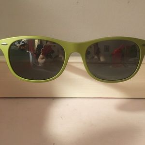 Green Ray-Ban LITEFORCE sunglasses! GUC.